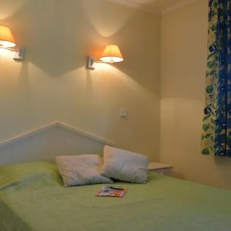 T2 Avec Piscine, A 100m, Parking, Ascenseur Et Centre De Thalasso A Proximite - Fr-1-226-81 Les Issambres
