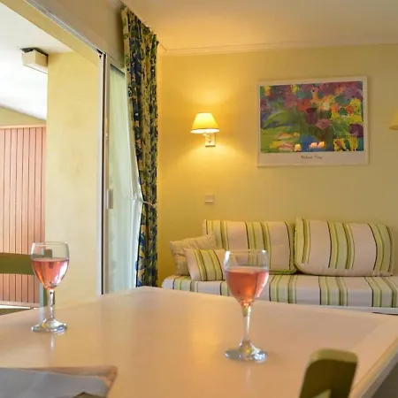 Apartment T2 Avec Piscine, A 100m, Parking, Ascenseur Et Centre De Thalasso A Proximite - Fr-1-226-81 Les Issambres